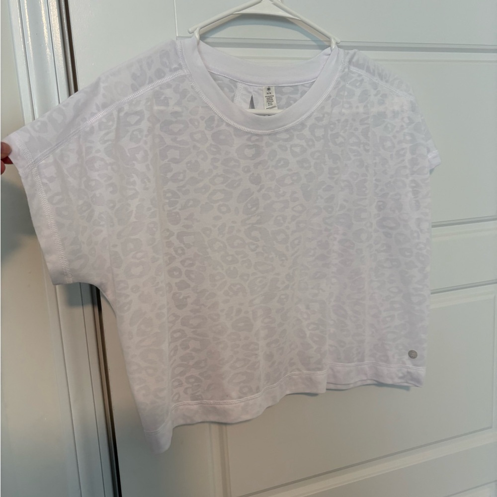 White super lightweight Leopard Print crop top